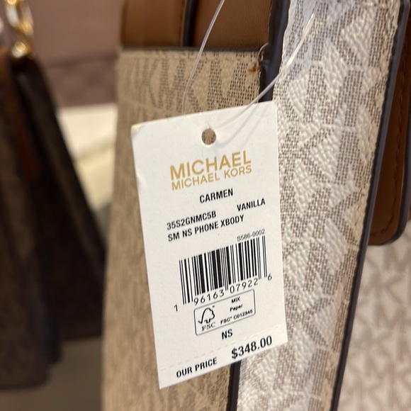 Michael Kors Carmen Small Logo Smartphone Crossbody Bag
Vanilla - Picture 11 of 16